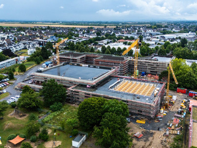 Schulzentrum Nord in Niederkassel - Wierig als Partner für den Dachbau