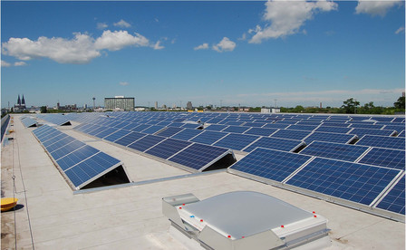Photovoltaik-Anlage auf Kölner Dach