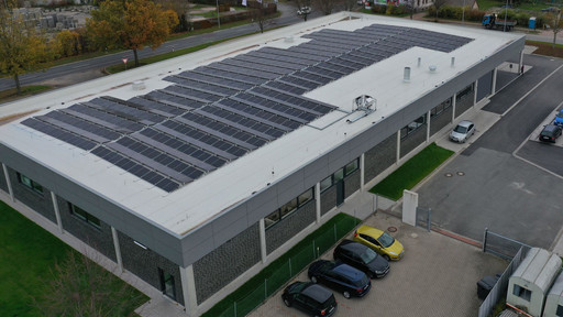 Dachabdichtung plus Photovoltaik auf dem Flachdach