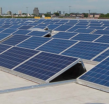 Photovoltaik-Anlage auf Kölner Dach