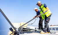Wierig Team bei Dachsanierung und Aufbau einer PV-Anlage 