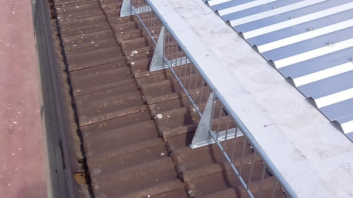 Unterkonstruktion aus Stahltrapezprofilen für Photovoltaik-Anlage auf SB-Markt 